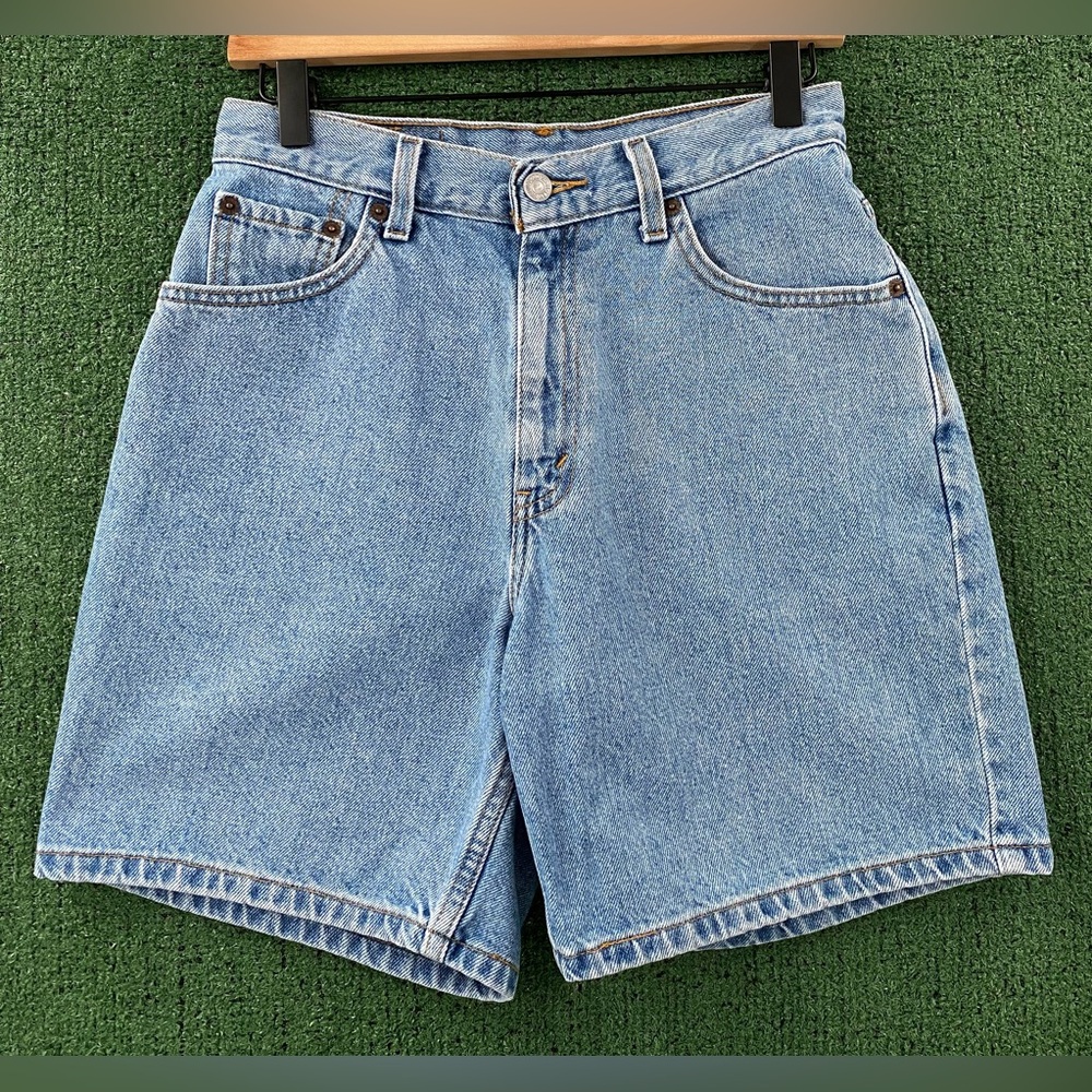 Vintage 90’s Levi’s Denim Jean Light Wash Shorts Women’s Size 26” Waist
